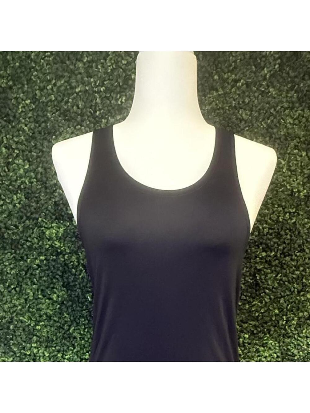 Lululemon Smooth Stride Tank in classic black 🖤 Like new condition Size aprox 6